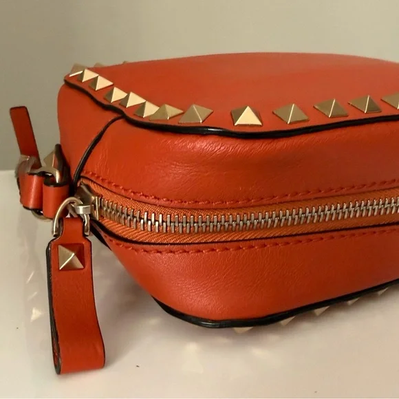 Valentino Garavani Rockstud Camera Crossbody Bag Orange Leather Gold Studs - Picture 6 of 16